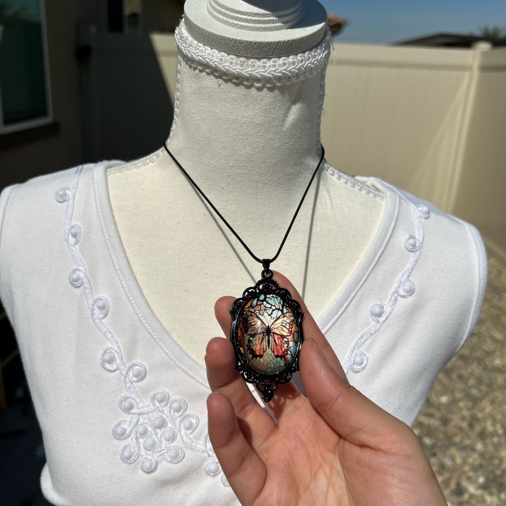 Elegant Black Pendant Necklace